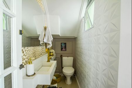 Casa de condomínio à venda com 121m², 4 quartos e 2 vagasLavabo