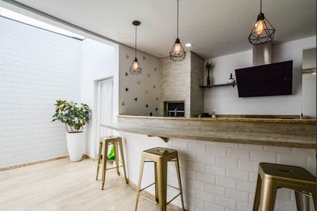 Casa de condomínio à venda com 121m², 4 quartos e 2 vagasSala