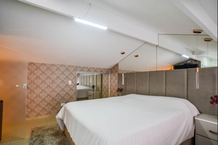 Casa de condomínio à venda com 121m², 4 quartos e 2 vagasQuarto Suíte