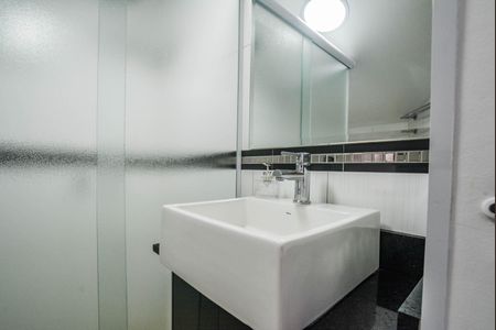 Casa de condomínio à venda com 121m², 4 quartos e 2 vagasBanheiro da Suíte