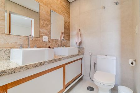 Apartamento à venda com 288m², 4 quartos e 4 vagasBanheiro da Suíte 4