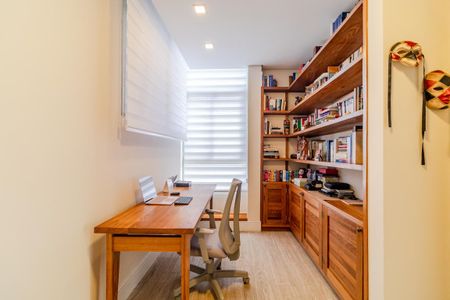 Apartamento à venda com 288m², 4 quartos e 4 vagasEscritório