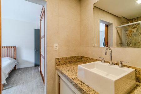 Apartamento à venda com 288m², 4 quartos e 4 vagasBanheiro da Suíte 3