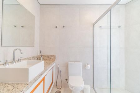 Apartamento à venda com 288m², 4 quartos e 4 vagasBanheiro da Suíte 1