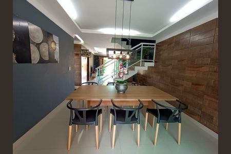 Casa à venda com 4 quartos, 240m² em Serra Grande, Niterói