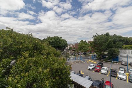 Vista Quarto 1 de apartamento para alugar com 2 quartos, 50m² em Conjunto Residencial José Bonifácio, São Paulo