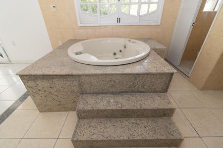 Casa para alugar com 450m², 3 quartos e 2 vagas Casa para alugar com 450m², 3 quartos e 2 vagasBanheiro da Suíte 1