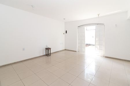 Casa para alugar com 450m², 3 quartos e 2 vagas Casa para alugar com 450m², 3 quartos e 2 vagasSala