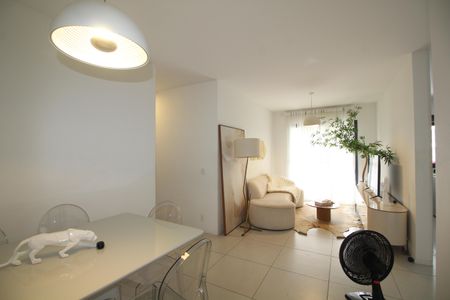 Sala de apartamento à venda com 2 quartos, 69m² em Barra Olímpica, Rio de Janeiro