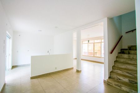 Casa para alugar com 208m², 3 quartos e 2 vagasSala