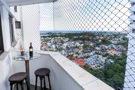 Varanda de apartamento à venda com 2 quartos, 72m² em Barra da Tijuca, Rio de Janeiro