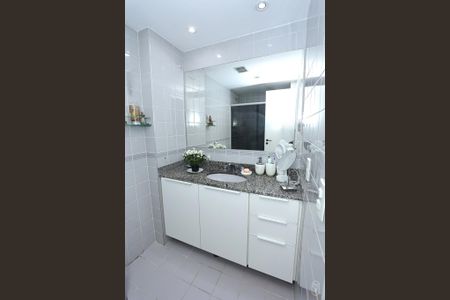 Apartamento à venda com 72m², 2 quartos e 2 vagasBanheiro