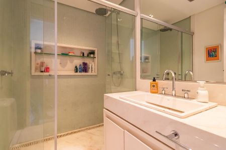 Apartamento à venda com 118m², 2 quartos e 2 vagasBanheiro da Suíte 2