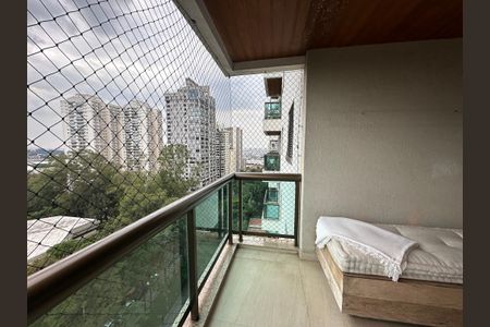 Apartamento à venda com 118m², 3 quartos e 2 vagasVaranda da Sala