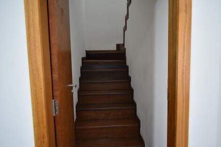 Escada de casa à venda com 3 quartos, 250m² em Planalto Paulista, São Paulo