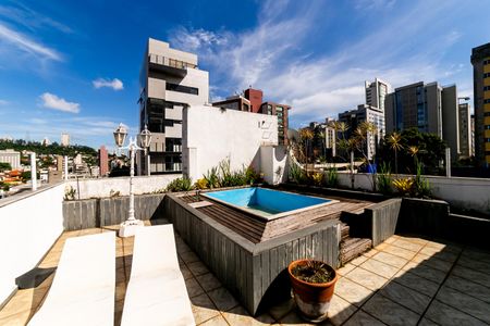 Apartamento à venda com 280m², 3 quartos e 2 vagas Apartamento à venda com 280m², 3 quartos e 2 vagasPiscina