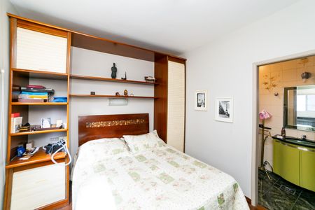 Apartamento à venda com 280m², 3 quartos e 2 vagas Apartamento à venda com 280m², 3 quartos e 2 vagasSuíte