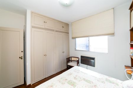 Apartamento à venda com 280m², 3 quartos e 2 vagas Apartamento à venda com 280m², 3 quartos e 2 vagasSuíte