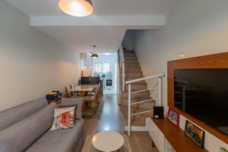 Casa de condomínio à venda com 101m², 2 quartos e 2 vagas Casa de condomínio à venda com 101m², 2 quartos e 2 vagasSala de estar