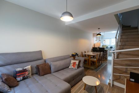 Casa de condomínio à venda com 101m², 2 quartos e 2 vagas Casa de condomínio à venda com 101m², 2 quartos e 2 vagasSala de estar