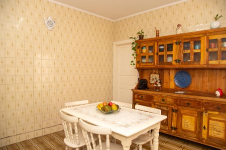 Casa à venda com 225m², 4 quartos e 4 vagas Casa à venda com 225m², 4 quartos e 4 vagasCozinha