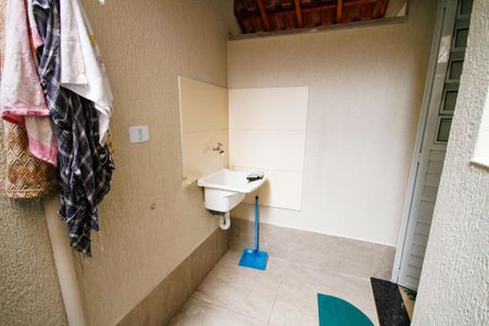 Casa de condomínio para alugar com 64m², 2 quartos e 1 vagaÁrea de Serviço