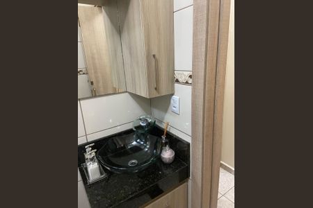 Banheiro de casa de condomínio à venda com 2 quartos, 75m² em Vila Jacuí, São Paulo
