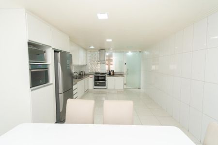 Casa à venda com 240m², 3 quartos e 2 vagasCozinha e Sala de Jantar