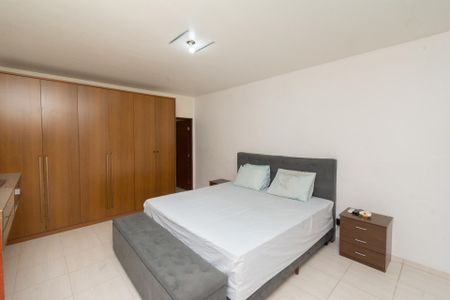 Casa à venda com 240m², 3 quartos e 2 vagasSuíte