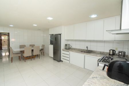 Casa à venda com 240m², 3 quartos e 2 vagasCozinha e Sala de Jantar