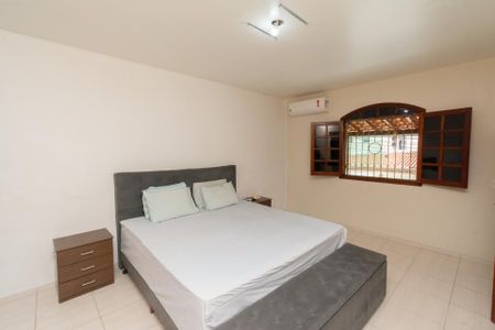 Casa à venda com 240m², 3 quartos e 2 vagasSuíte