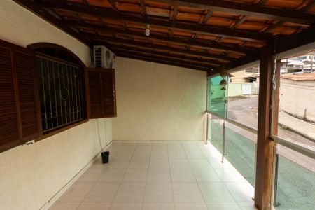 Casa à venda com 240m², 3 quartos e 2 vagasVaranda Superior