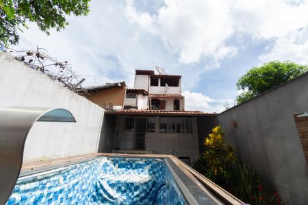 Casa à venda com 240m², 3 quartos e 2 vagasEspaço Gourmet e Piscina