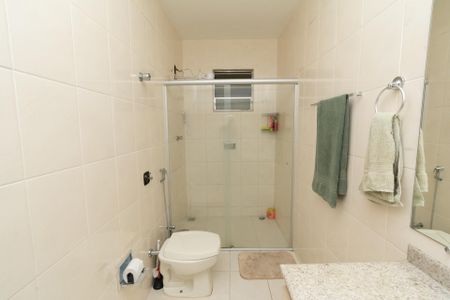 Casa à venda com 240m², 3 quartos e 2 vagasBanheiro da Suíte