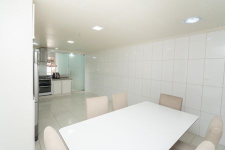 Casa à venda com 240m², 3 quartos e 2 vagasCozinha e Sala de Jantar