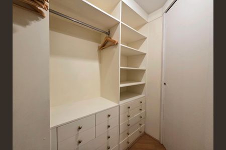 Apartamento para alugar com 70m², 2 quartos e 1 vagaCloset da suíte