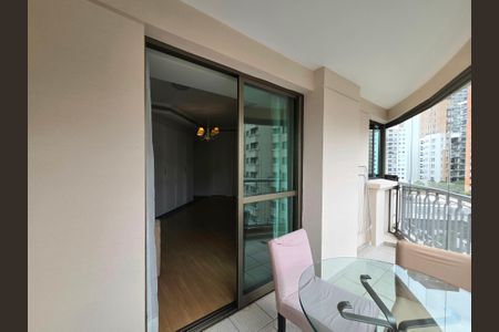 Apartamento para alugar com 70m², 2 quartos e 1 vagaVaranda