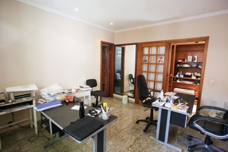 Casa à venda com 429m², 4 quartos e 3 vagasQuarto Suíte 2