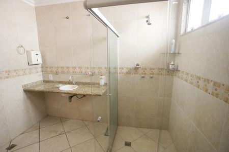 Casa à venda com 429m², 4 quartos e 3 vagasBanheiro da Suíte 1