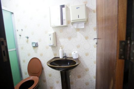 Casa à venda com 429m², 4 quartos e 3 vagasBanheiro da Casa de Hóspede