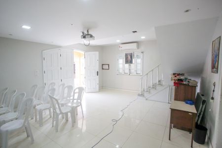 Sala de casa para alugar com 4 quartos, 429m² em Taquara, Rio de Janeiro