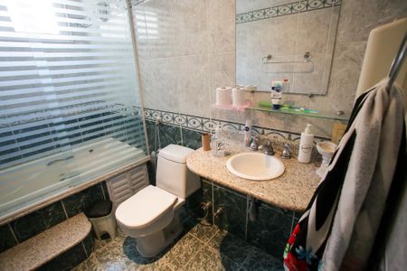 Casa à venda com 429m², 4 quartos e 3 vagasBanheiro da Suíte 2