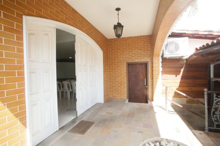 Casa à venda com 429m², 4 quartos e 3 vagasVaranda