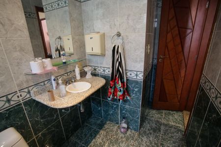 Casa à venda com 429m², 4 quartos e 3 vagasBanheiro da Suíte 2