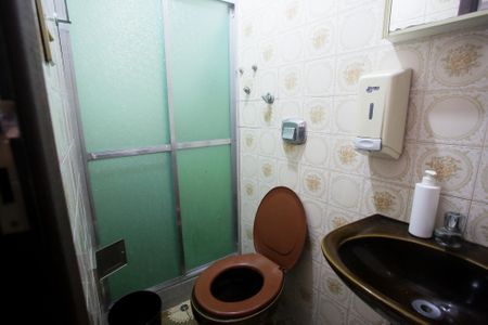 Casa à venda com 429m², 4 quartos e 3 vagasBanheiro da Casa de Hóspede