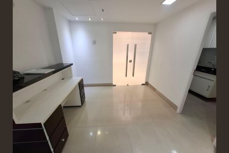 Hall de entrada  de apartamento à venda com 1 quarto, 130m² em Centro, Rio de Janeiro