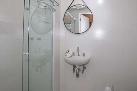 Banheiro de kitnet/studio para alugar com 1 quarto, 25m² em Perdizes, São Paulo