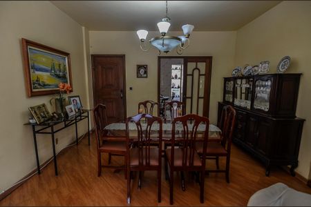 Apartamento à venda com 90m², 3 quartos e 2 vagas Apartamento à venda com 90m², 3 quartos e 2 vagasSala