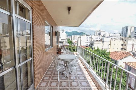 Apartamento à venda com 90m², 3 quartos e 2 vagas Apartamento à venda com 90m², 3 quartos e 2 vagasSala