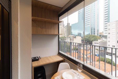 Varanda  de kitnet/studio à venda com 1 quarto, 27m² em Liberdade, São Paulo